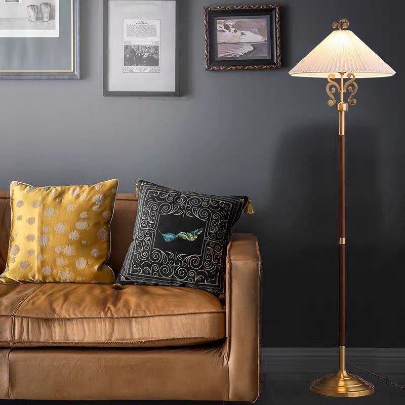 Đèn cây trang trí góc Sofa: Góc sofa của bạn đang còn thiếu điểm nhấn đẹp mắt, cần thêm một chút sắc màu hay điểm nhấn mới? Hãy tham khảo các sản phẩm đèn cây trang trí góc sofa để tạo điểm nhấn đặc biệt cho không gian phòng khách của bạn. Với các mẫu mã đa dạng, sản phẩm sẽ giúp cho không gian phòng khách trở nên ấm cúng và cuốn hút hơn.